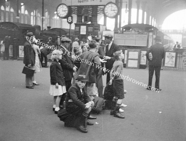 EUSTON STATION PASSENGERS